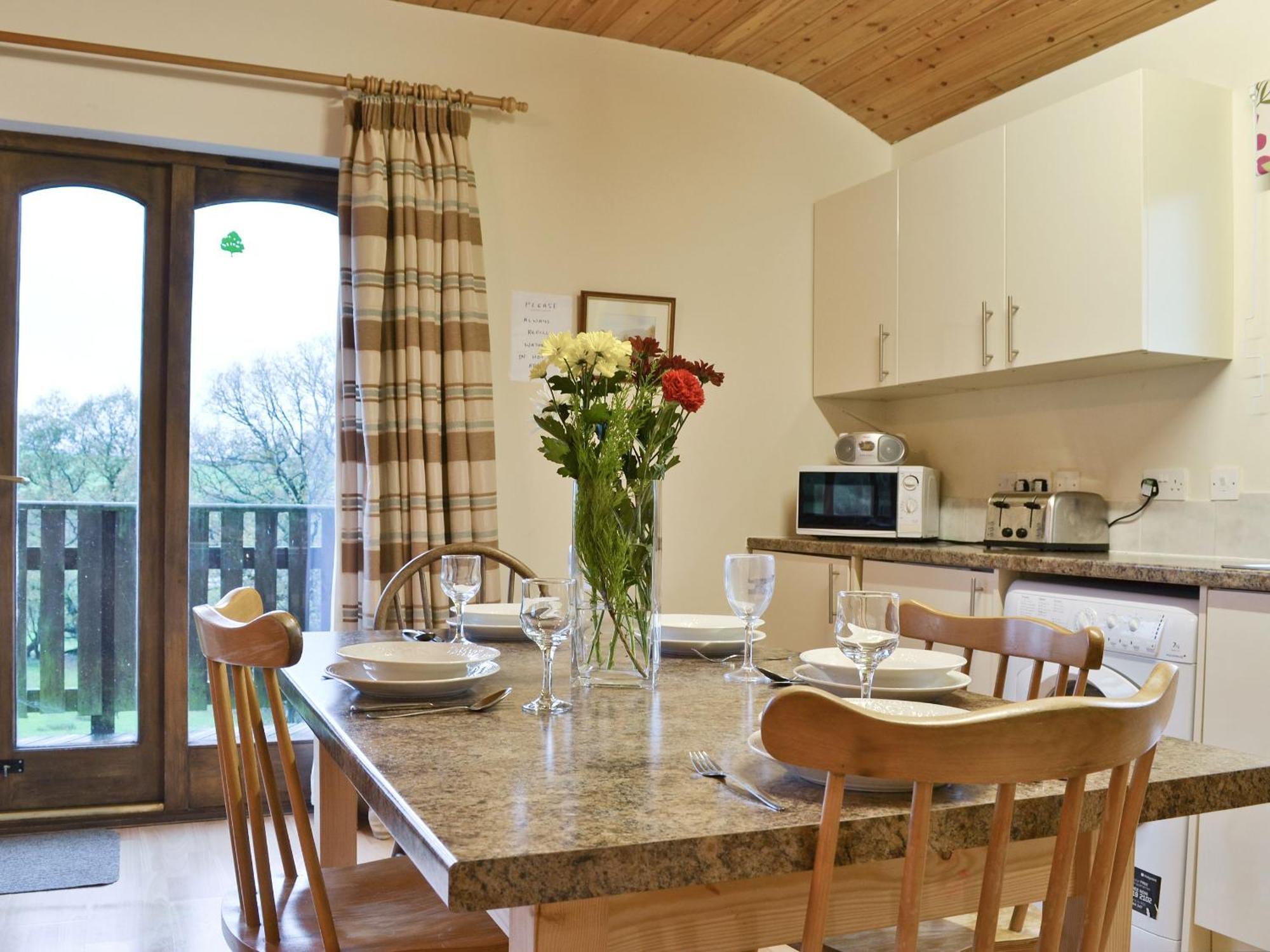 Woodside Lodge - Hw7520 Penybont Екстер'єр фото