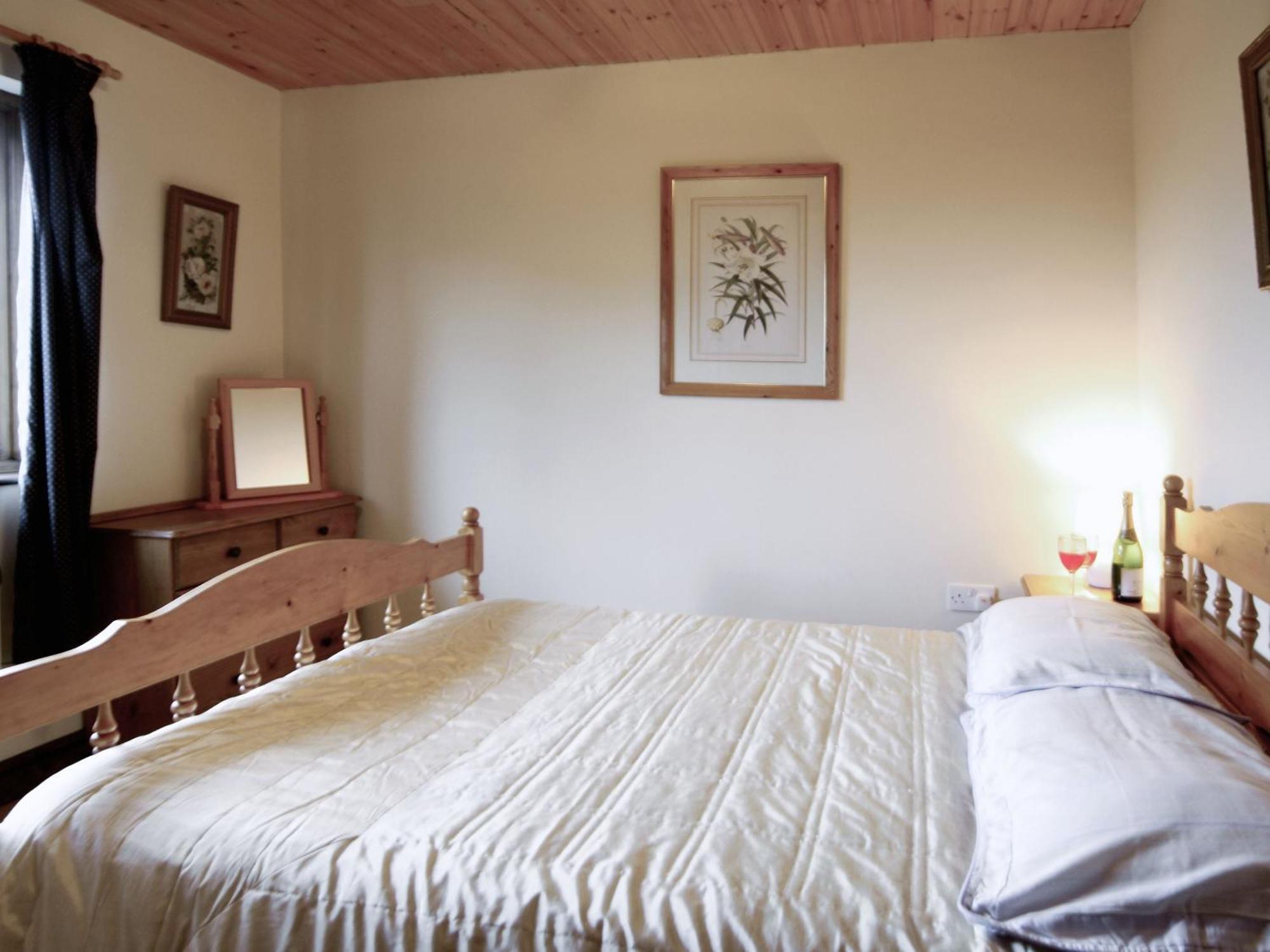 Woodside Lodge - Hw7520 Penybont Екстер'єр фото